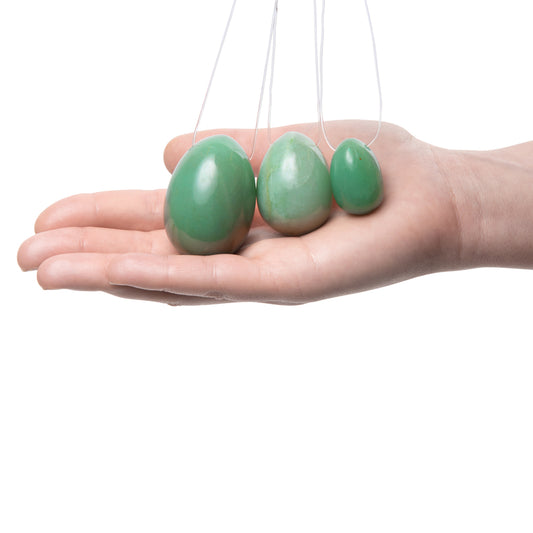 Yoni egg set in hand